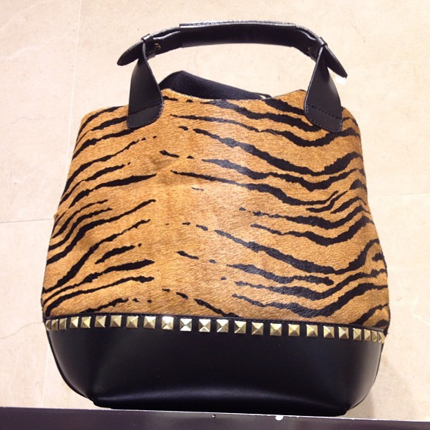 Loving this @zara #tigerprint purse