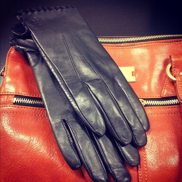 I'm looking forward to getting into the leather glove trend this season. Too bad LA will never be cold enough to need them! #falltrends #leather #gloves