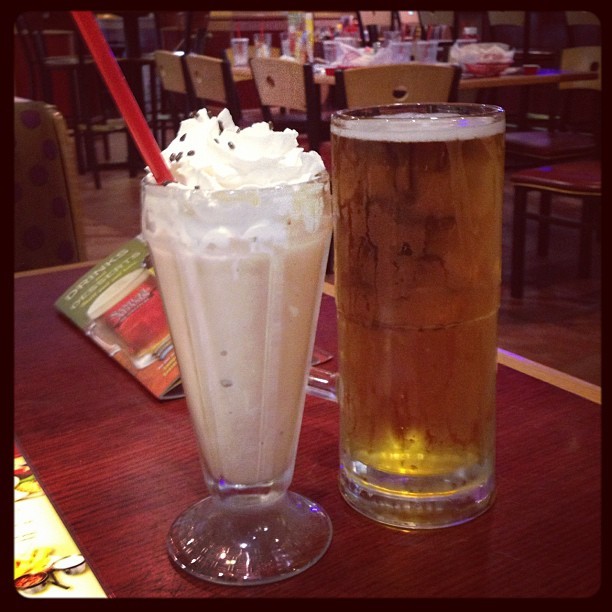 It's been a busy day Christmas shopping. Time for a break #milkshake #yummy