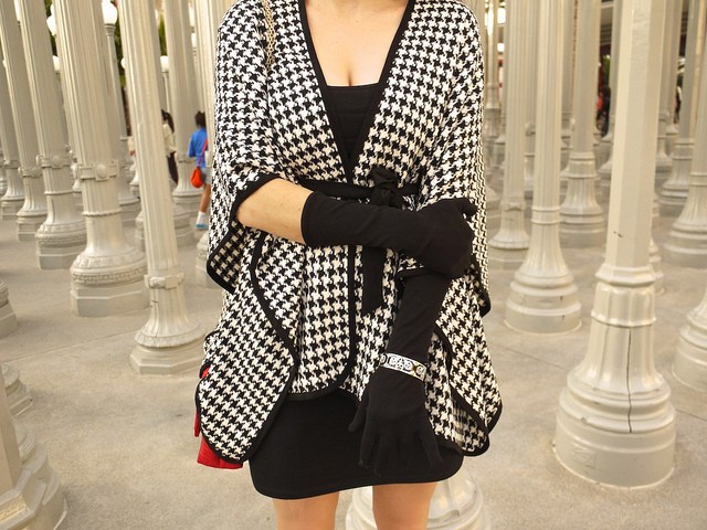 Houndstooth Cape,womens cape, cape for women, cape coat, Laura Lily Fashion Blog