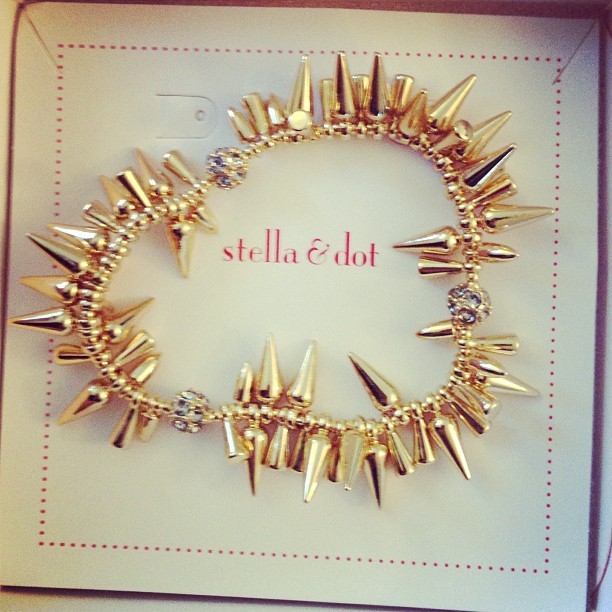 Close up shot of my new @stelladot bracelet #stelladot #gold #bracelet