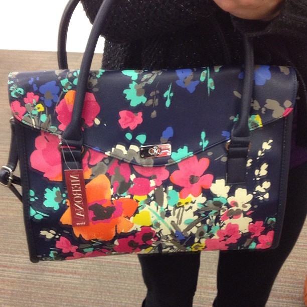 I'm in love with floral! #fashion #bag #floral