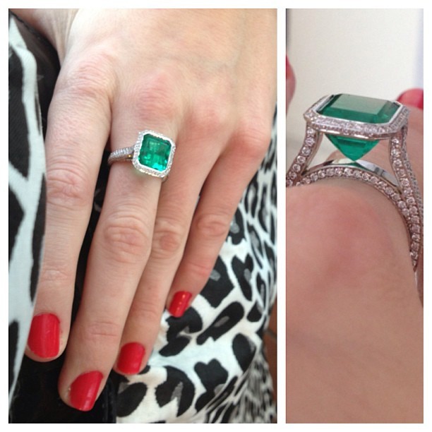 Absolutely in love with this 5ct emerald ring by @BlackStarrFrost jewelry. Only a cool $140k. 