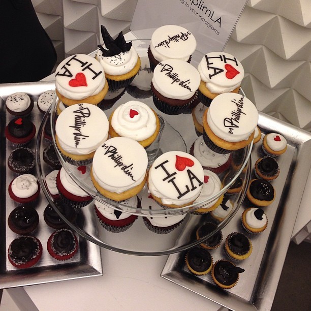 Let the party begin! @31philliplim #cupcakes