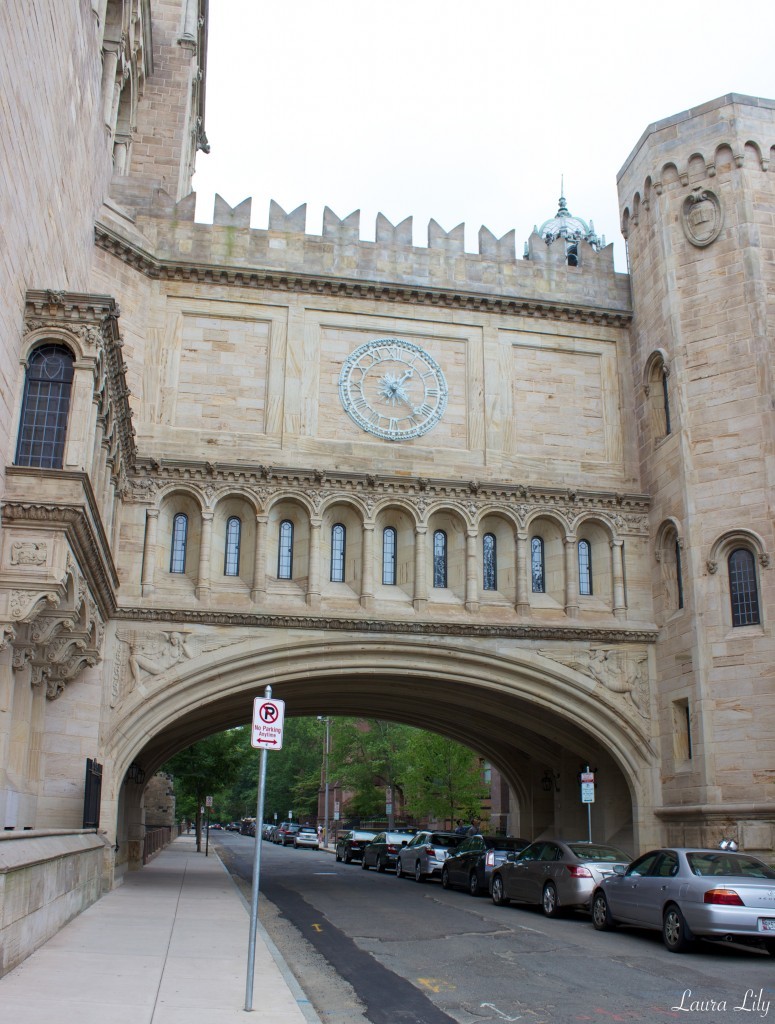 Yale University, insomnia cookies, laura lily goes to new haven, what to wear on a college campus tour, laura yazdi fashion blogger, laura lily fashion blog, budget style blog, 
