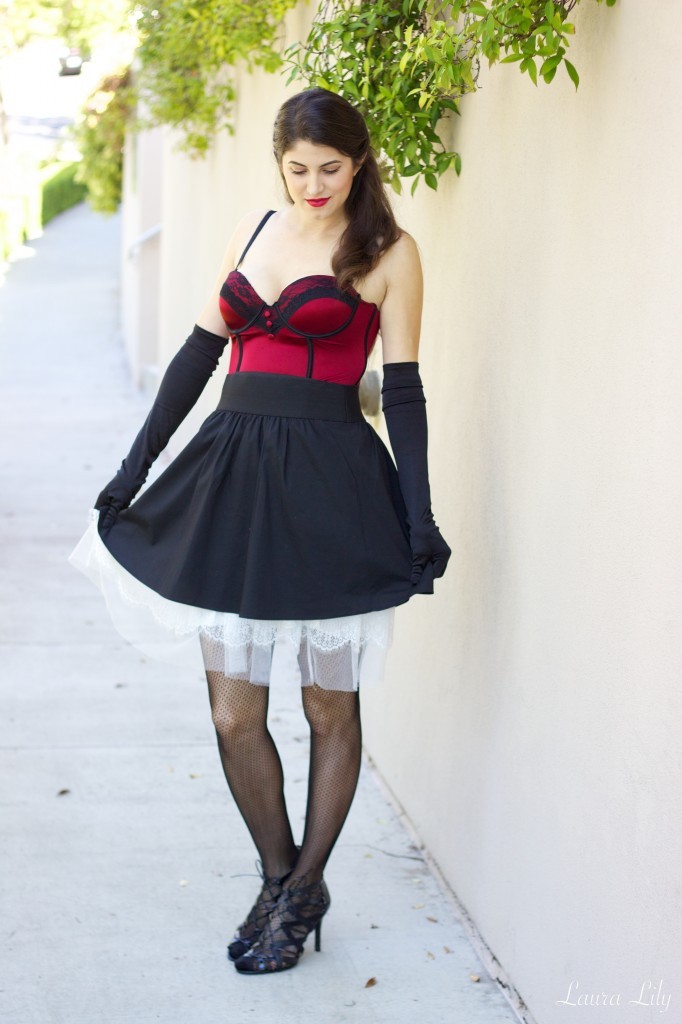 Saloon Girl 18,Saloon Girl Costume, Halloween Costume ideas, LA Fashion Blogger Laura Lily, 7 