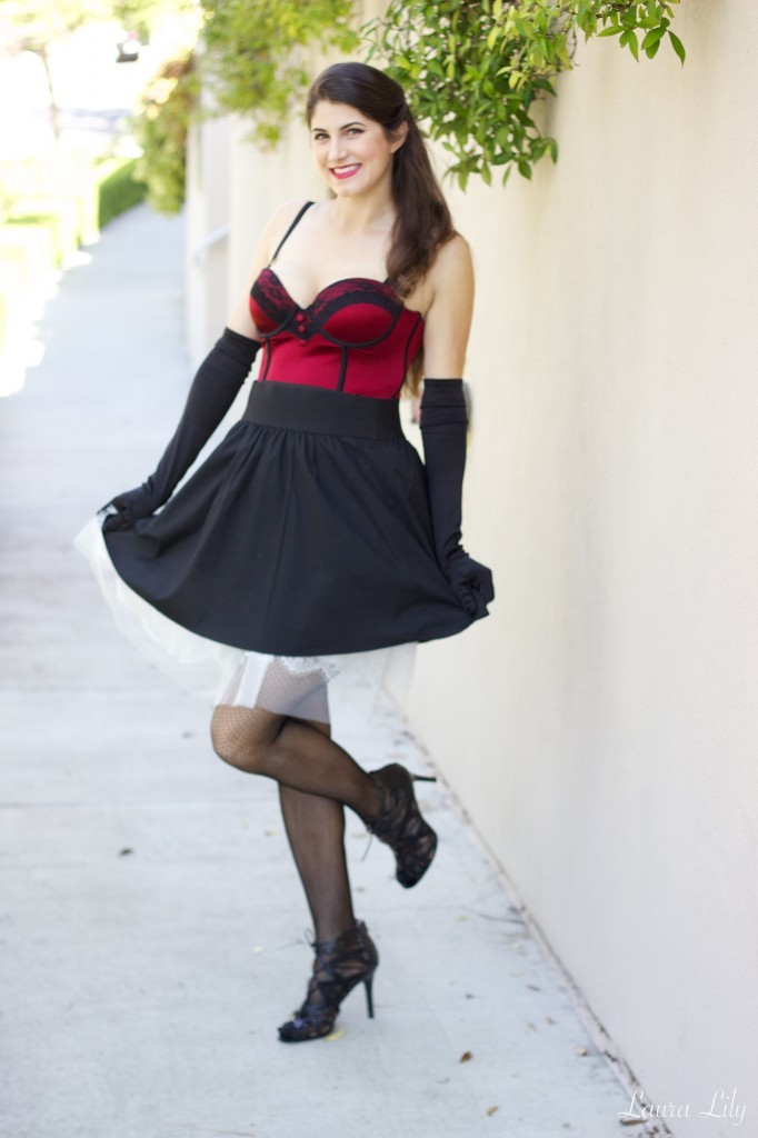 Saloon Girl 20,Saloon Girl Costume, Halloween Costume ideas, LA Fashion Blogger Laura Lily, 7 