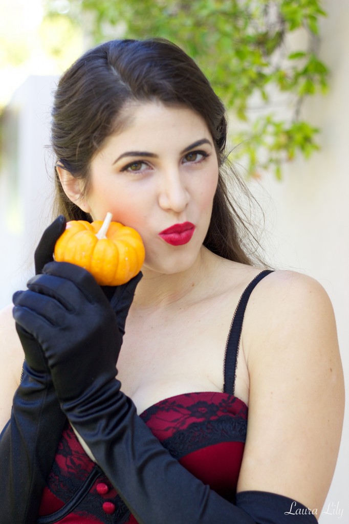 Saloon Girl 4,Saloon Girl Costume, Halloween Costume ideas, LA Fashion Blogger Laura Lily, 7 