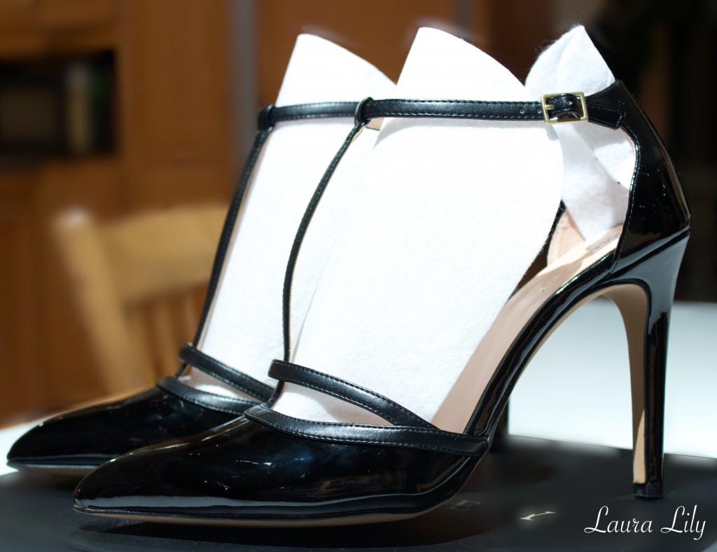Valentino Pump 24,DIY Valentino Velvet T-Strap Booties, LA Fashion Blogger Laura Lily, Sole Society black Nicola heels, how to make your own Valentino t-strap shoes, fun do it yourself projects, 