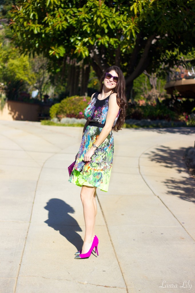 Neon floral BCBGMAXAZRIA Sahara dress, LA Fashion Blogger Laura Lily, what to wear to brunch, cute brunch outfits, Spirit Awards brunch, pink cap toe heels, pink clutch , affordable fashion blog, 