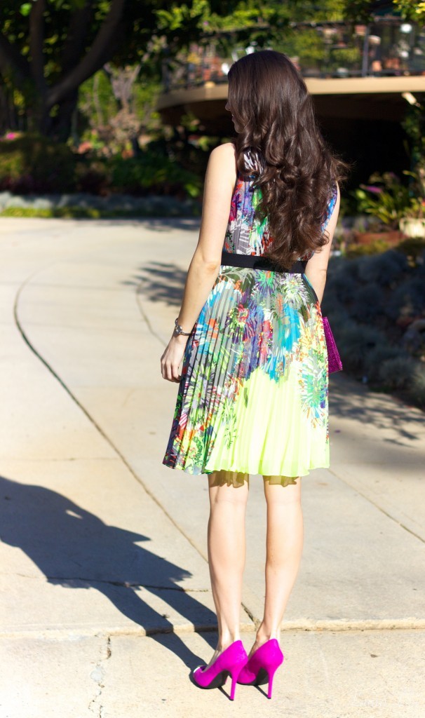 NNeon floral BCBGMAXAZRIA Sahara dress, LA Fashion Blogger Laura Lily, what to wear to brunch, cute brunch outfits, Spirit Awards brunch, pink cap toe heels, pink clutch , affordable fashion blog, 