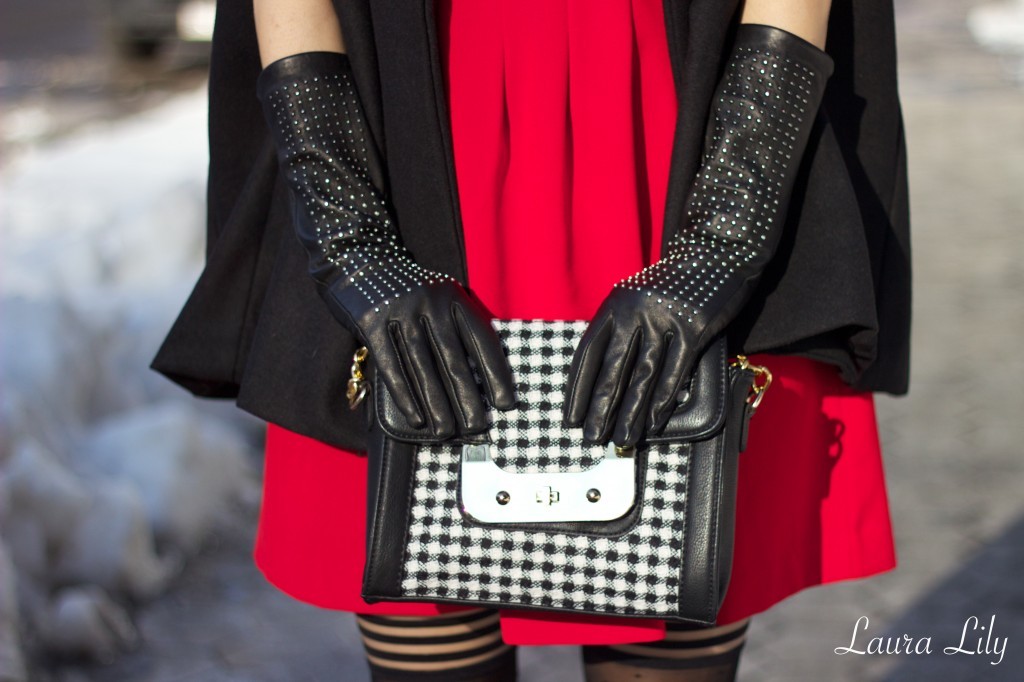 Friday Feb 6 31,Mercedes Benz New York Fashion Week Day 2, New York City Streetstyle, LA Fashion Blogger Laura Lily, cute black cape style, JustFab Houndstooth Clutch, What to wear to New York Fashion Week, Cute Winter outfits, 