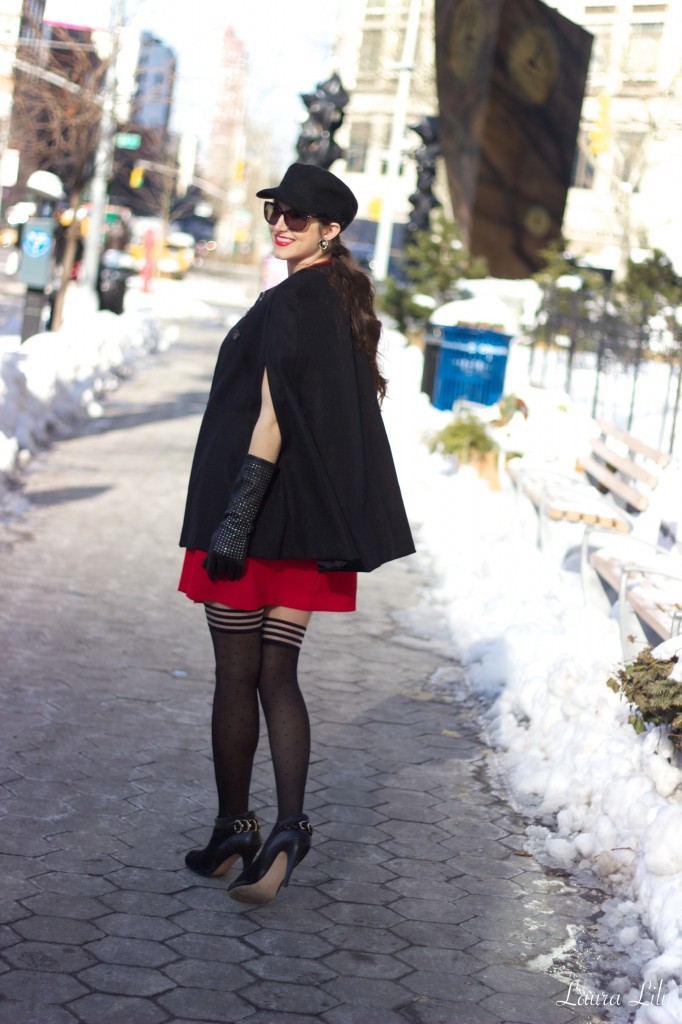 Friday Feb 6 51,Mercedes Benz New York Fashion Week Day 2, New York City Streetstyle, LA Fashion Blogger Laura Lily, cute black cape style, JustFab Houndstooth Clutch, What to wear to New York Fashion Week, Cute Winter outfits, 