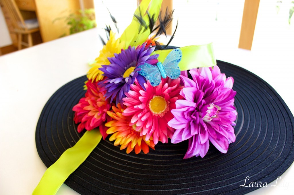 DIY Derby Day Hat, LA Fashion Blogger Laura Lily, how to make your own hat for a horse race, fun and easy do it yourself projects, Boardwalk style black sun hat,