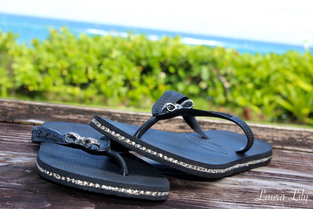 Havaianas in Hawaii, LA Fashion Blogger Laura Lily, Swarovski elements bejeweled Havaianas sandals, what to pack for Hawaii, cute black flip flop sandals,  