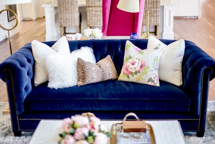  Blue Velvet Couch, Laura Lily Blog, Los Angeles LifeStyle Blogger,Velvet Couch Envy,Blue Couch Pink Peonies Rach Parcell Living room