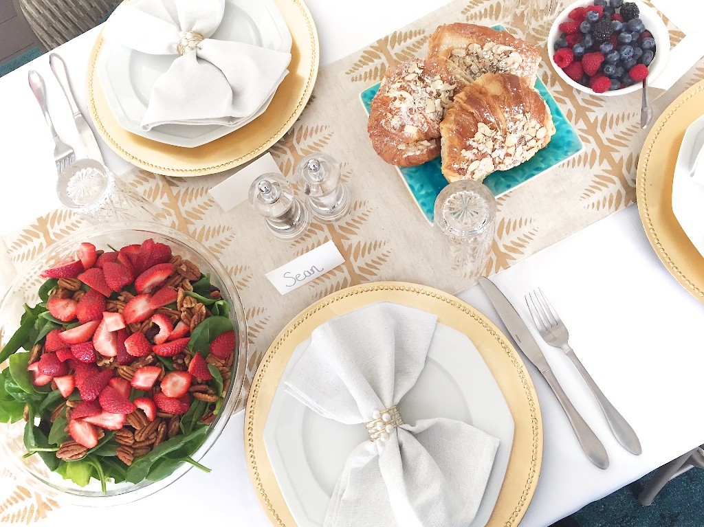 Laura Lily Home, Laura Lily Brunch, best brunch menu, brunch table setting, Nate Berkus for Target Table Runner, how to host a brunch, 