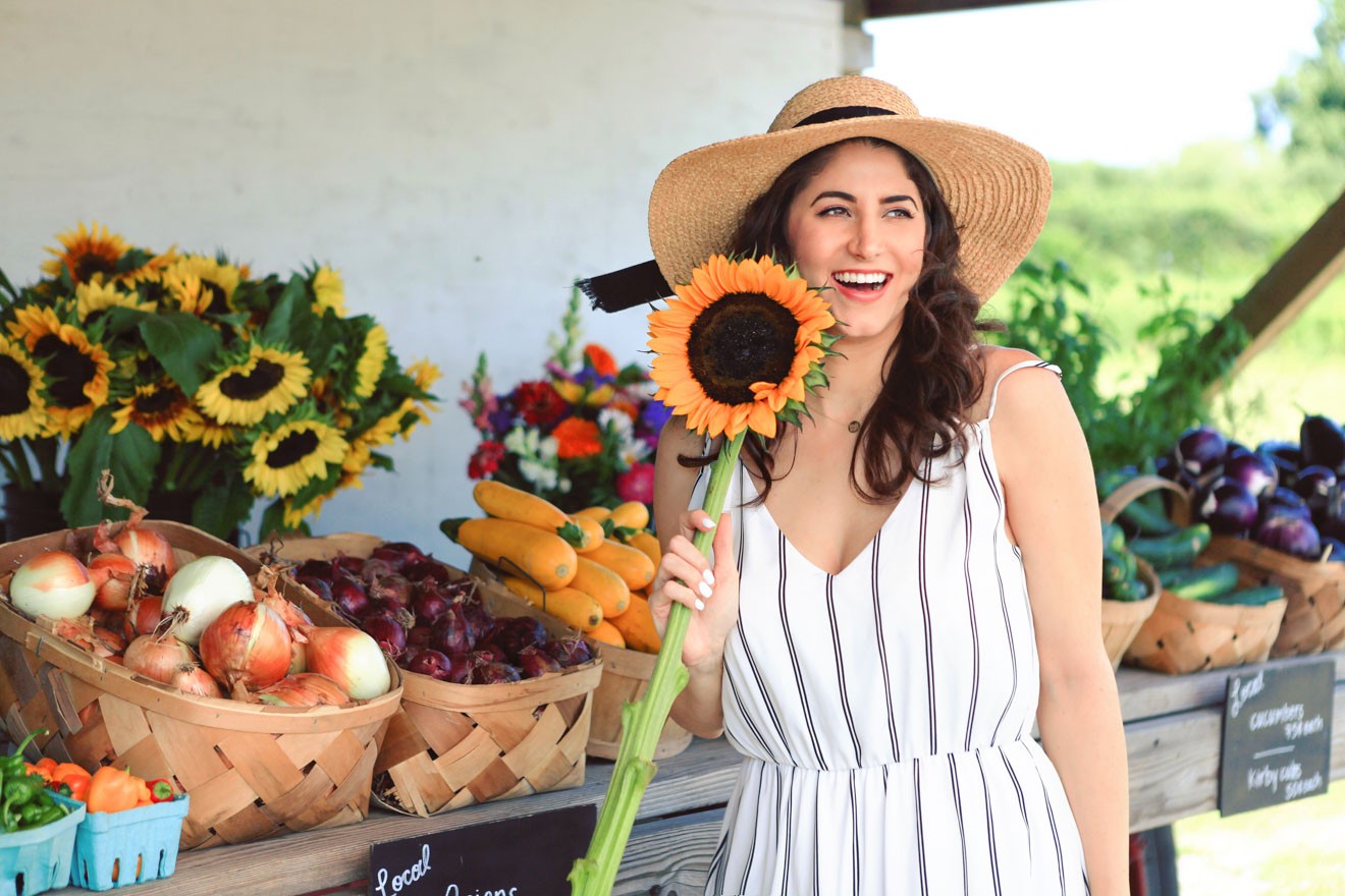Hamptons Travel Guide, Laura Lily Fashion Travel and Lifestyle Blog, Best Places to See in The Hamptons, Farmer Hank’s Fruit Stand,