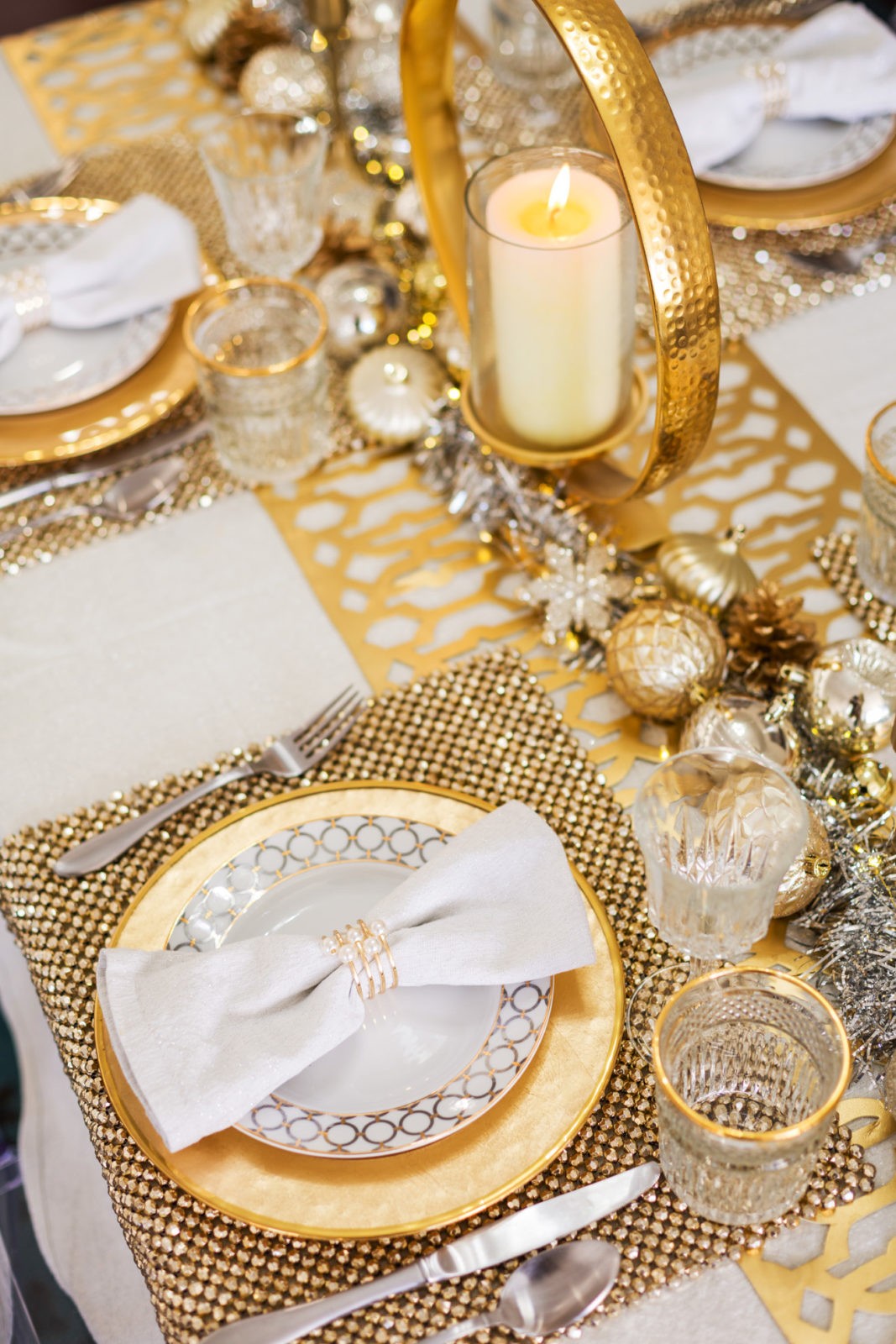 Christmas Holiday Table Setting Ideas by Lifestyle Blogger Laura Lily,