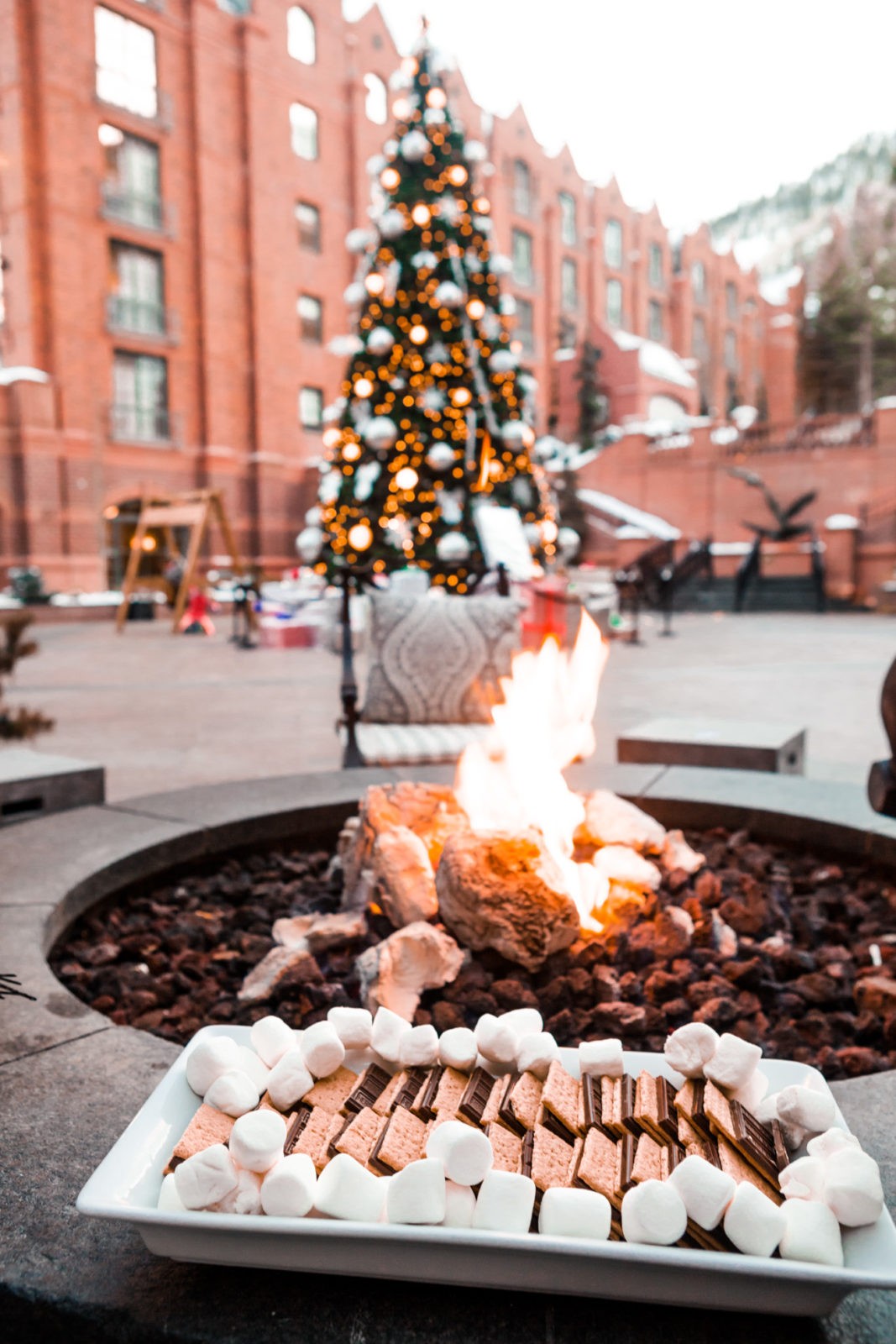 The Best St. Regis Aspen Travel Guide by featured by top Los Angeles Travel Blogger, Laura Lily : image of the Midnight Supper at the St Regis Aspen: St Regis smores