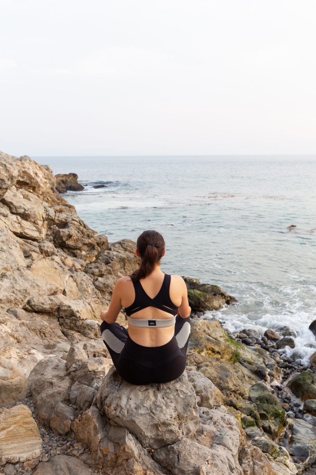 5 Ways to Practice Mindfulness with Backcountry by Lifestyle Blogger Laura Lily, Alo yoga set,