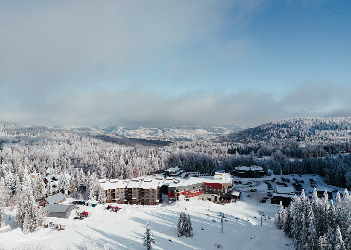 Best Place to Ski in Canada and a recap of The Josie Hotel by Travel Blogger Laura Lily, Marriott Bonvoy hotels in Canada, Rossland, British Columbia,